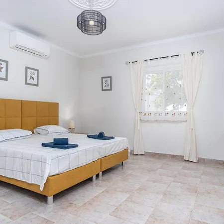 Branca Casa de Férias Luz de Tavira